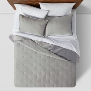 NWOT Velvet Tufted Silver Gray Target Opalhouse Comforter Quilt Set